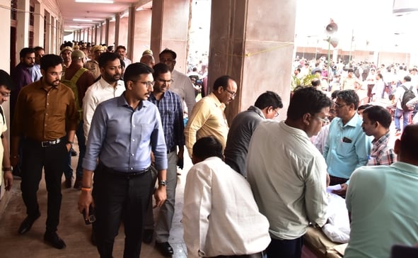लखनऊ खंड स्नातक एवं शिक्षक निर्वाचन की बृहस्पतिवार को तैयारियां चलीं। 