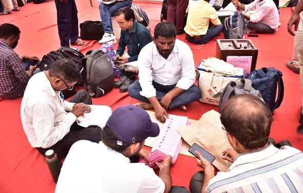 लखनऊ खंड स्नातक एवं शिक्षक निर्वाचन की बृहस्पतिवार को तैयारियां चलीं। 