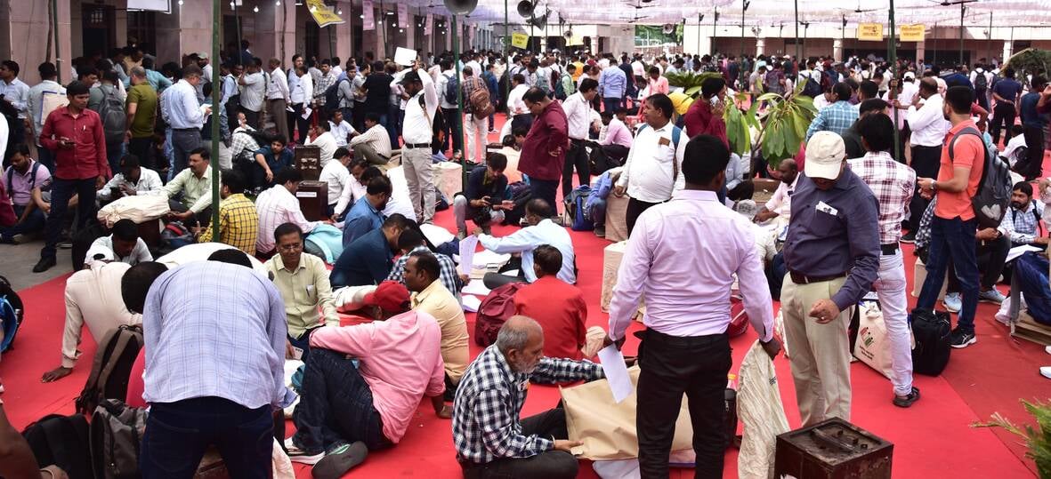 लखनऊ खंड स्नातक एवं शिक्षक निर्वाचन की बृहस्पतिवार को तैयारियां चलीं। 