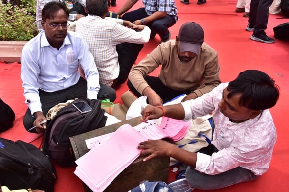 लखनऊ खंड स्नातक एवं शिक्षक निर्वाचन की बृहस्पतिवार को तैयारियां चलीं। 