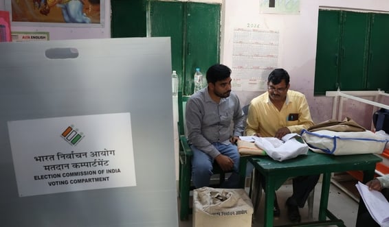लखनऊ खंड स्नातक एवं शिक्षक निर्वाचन की बृहस्पतिवार को तैयारियां चलीं। 