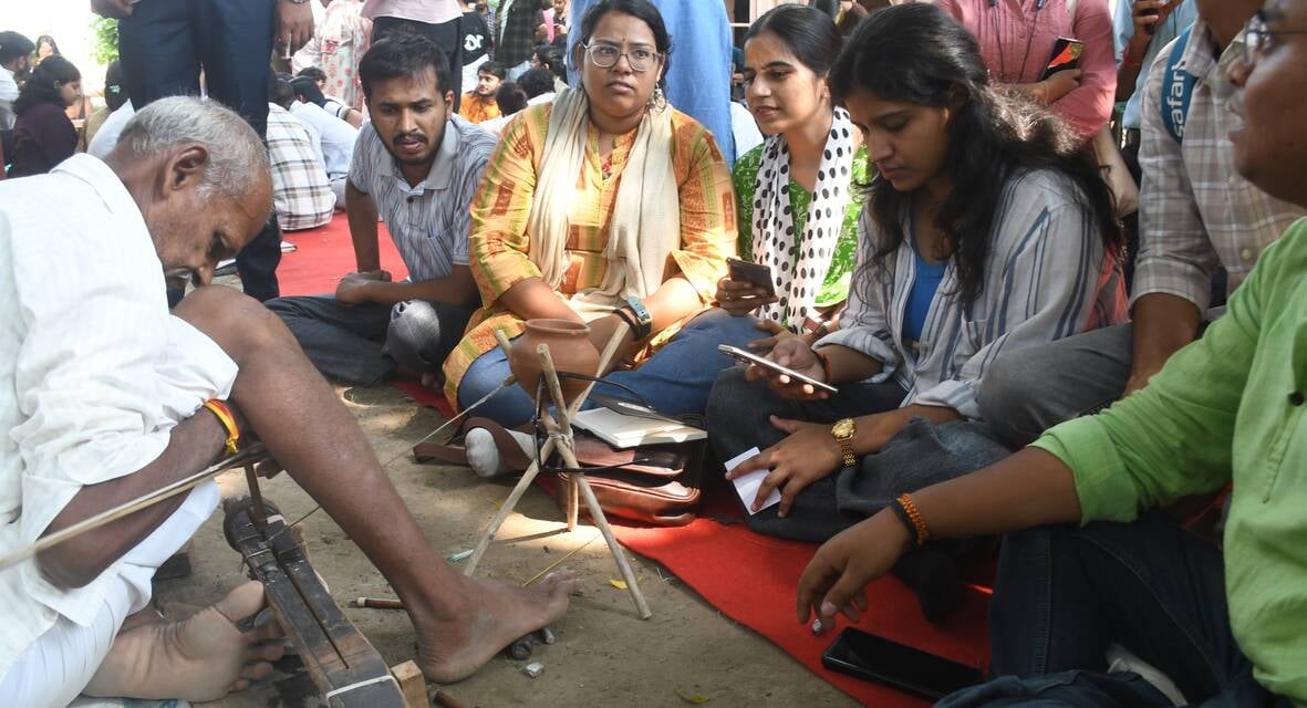  राज्य पुरातत्व निदेशालय की ओर से मनका निर्माण तकनीक की दो दिवसीय कार्यशाला मे हड़प्पा के समय क