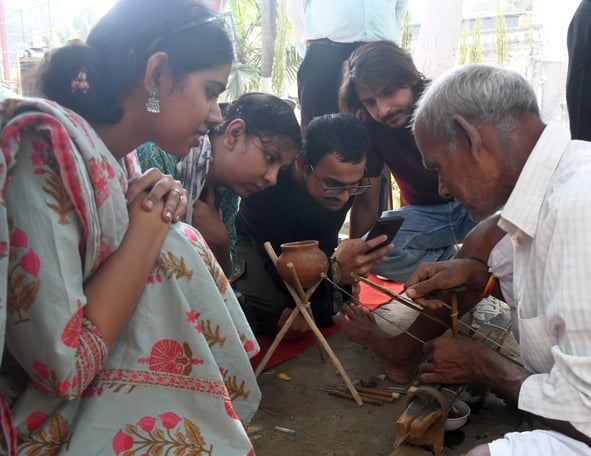  राज्य पुरातत्व निदेशालय की ओर से मनका निर्माण तकनीक की दो दिवसीय कार्यशाला मे हड़प्पा के समय क