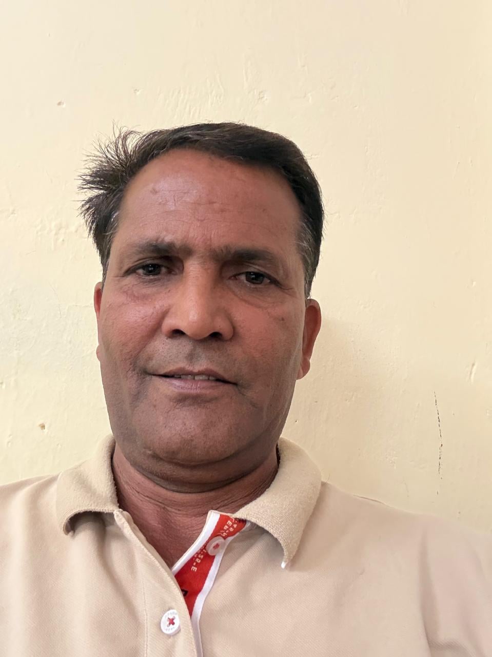 रामशहर के गुनाहा स्कूल में एक कमरे में दो कक्षाओं को पढ़ते दो अध्यापक। संवाद रामशहर के गुनाहा स्कूल में एक कमरे में दो कक्षाओं को पढ़ते दो अध्यापक। संवाद