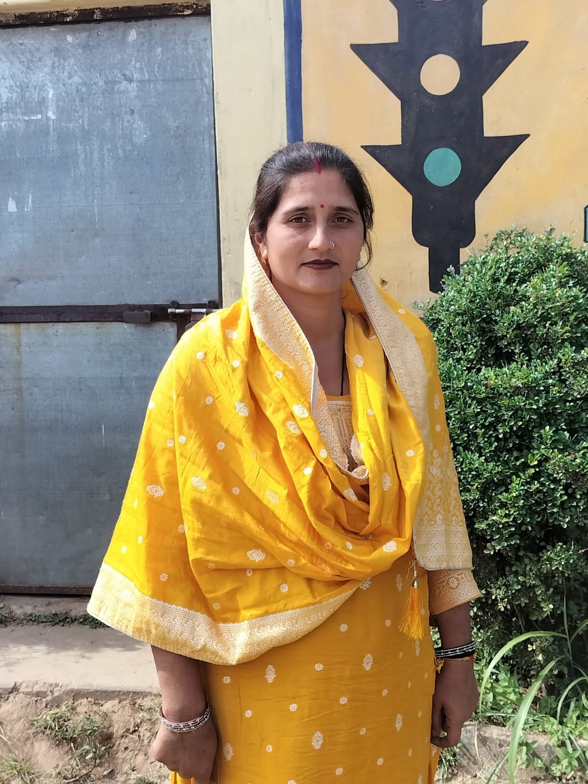 रामशहर के गुनाहा स्कूल में एक कमरे में दो कक्षाओं को पढ़ते दो अध्यापक। संवाद रामशहर के गुनाहा स्कूल में एक कमरे में दो कक्षाओं को पढ़ते दो अध्यापक। संवाद