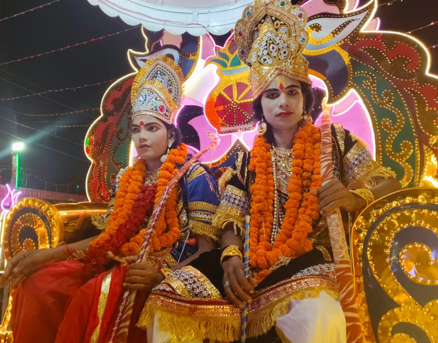 रानीगंज नगर पंचायत के भरत मिलाप मेले में उमड़ी भीड़। संवाद