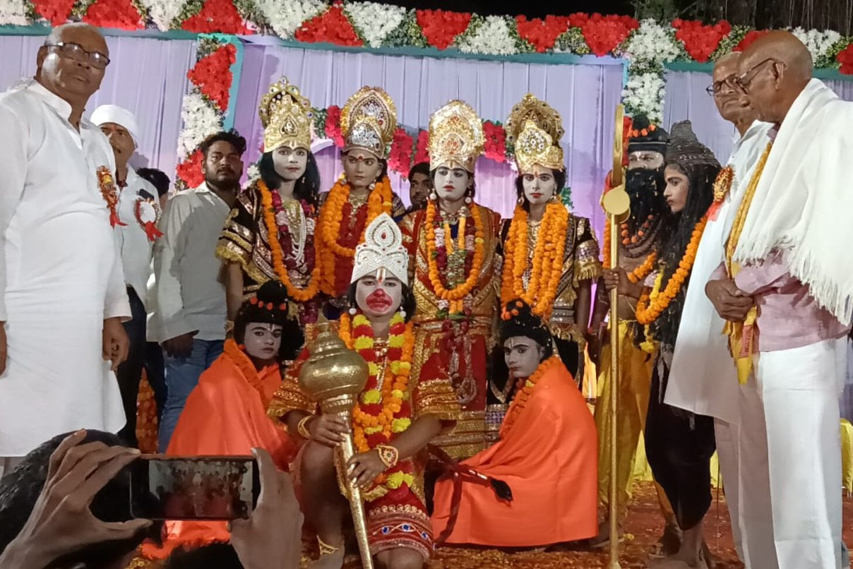 रानीगंज नगर पंचायत के भरत मिलाप मेले में उमड़ी भीड़। संवाद