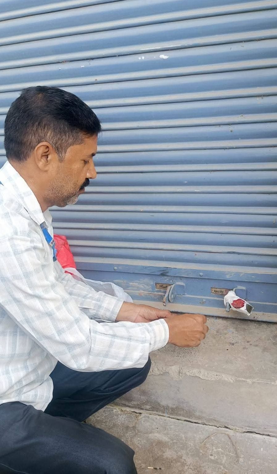 स्वास्थ्य विभाग की ओर से सहसवान में भारत हेल्थ केयर सेंटर को सील किया गया। स्रोत विभाग