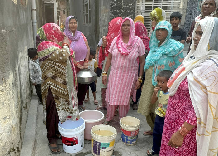 शहर में बिजली गुल होने से बाजार सूने हुये। संवाद शहर में बिजली गुल होने से बाजार सूने हुये। संवाद