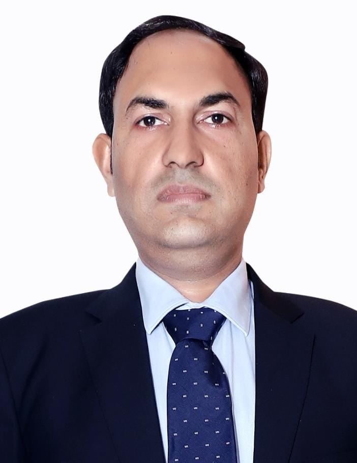 धारूहेड़ा सब डिविजन में हड़ताल पर बैठे कर्मचारी ओर तैनात पुलिसकर्मी। संवाद