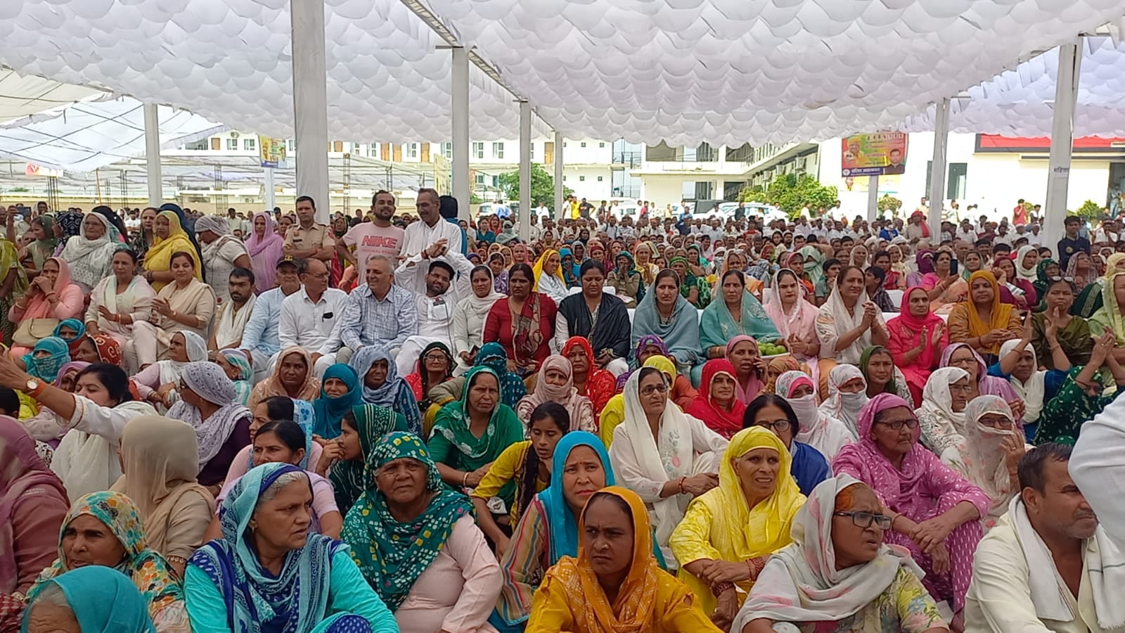 23jjrp08- हसनपुर गांव के एमआर स्कूल में आयोजित कृषि मेला को संबोधित करते पूर्व कृषि मंत्री ओ
