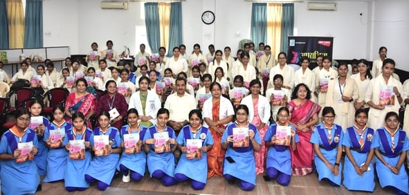 अपराजिता कार्यक्रम में शामिल हुईं छात्राएं व विशेषज्ञ अपराजिता कार्यक्रम में शामिल हुईं छात्राएं व विशेषज्ञ