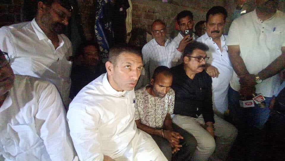 चंदाना गांव हुई मौतो को लेकर को लेकर कांग्रेस प्रदेश अध्यक्ष कांग्रेस प्रदेश अध्यक्ष जीतू पटवा चंदाना गांव हुई मौतो को लेकर को लेकर कांग्रेस प्रदेश अध्यक्ष कांग्रेस प्रदेश अध्यक्ष जीतू पटवा