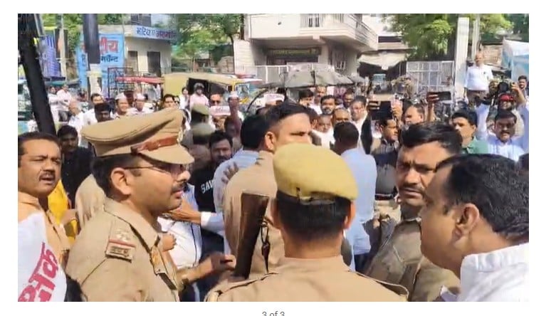 डीएवी इंटर कॉलेज में मतदान के दौरान एक-दूसरे से उलझते सपा-भाजपा कार्यकर्ता : वीडियोग्रेब