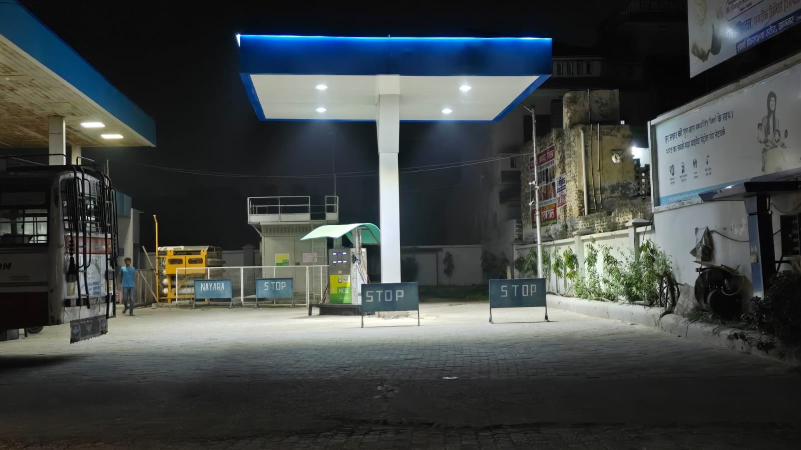 फोटो 99: बहादुरगढ़ में बिजली सप्लाई चालू होने के बाद सड़क हुई रोशन। संवाद फोटो 99: बहादुरगढ़ में बिजली सप्लाई चालू होने के बाद सड़क हुई रोशन। संवाद