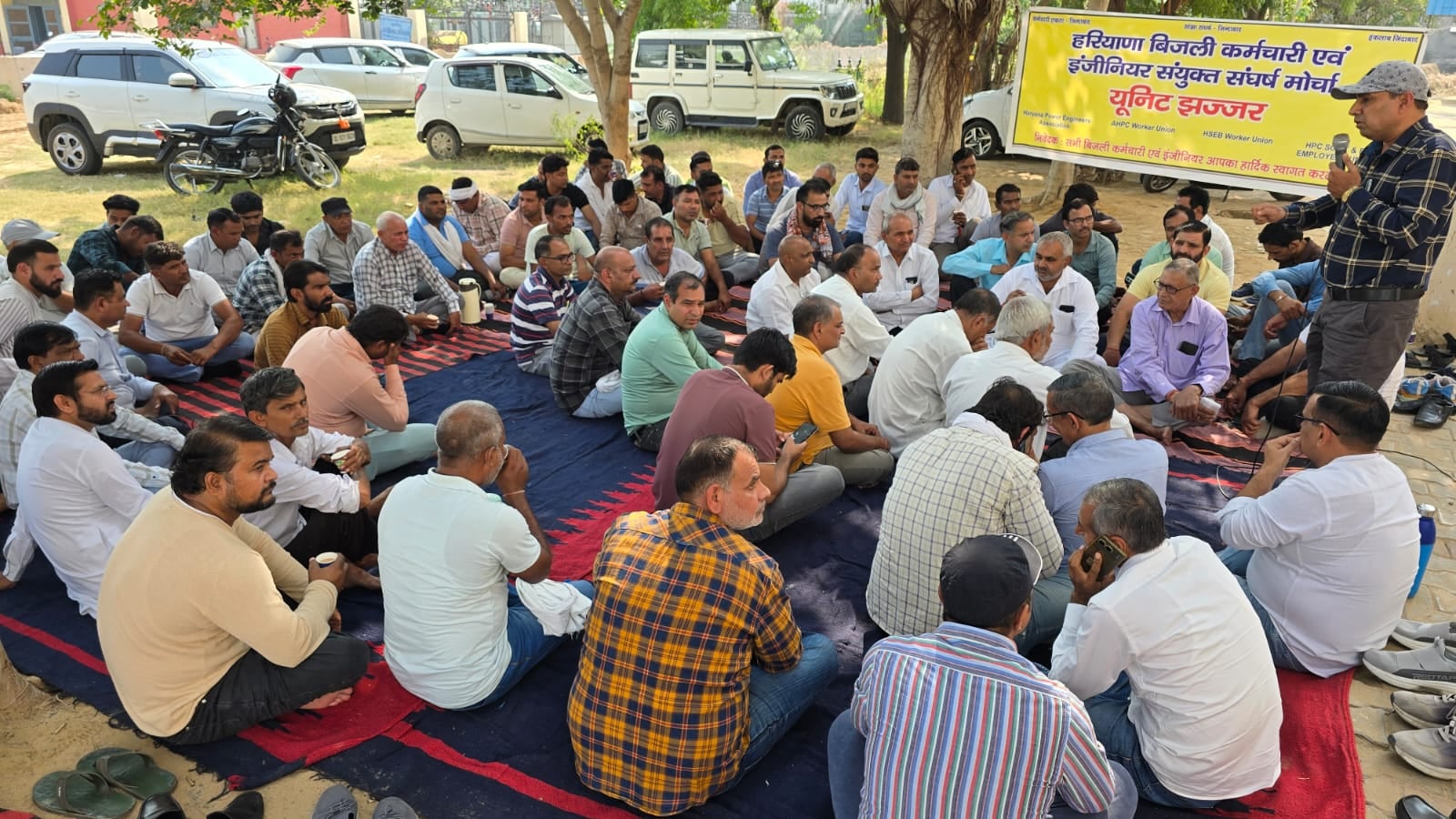 फोटो 99: बहादुरगढ़ में बिजली सप्लाई चालू होने के बाद सड़क हुई रोशन। संवाद फोटो 99: बहादुरगढ़ में बिजली सप्लाई चालू होने के बाद सड़क हुई रोशन। संवाद