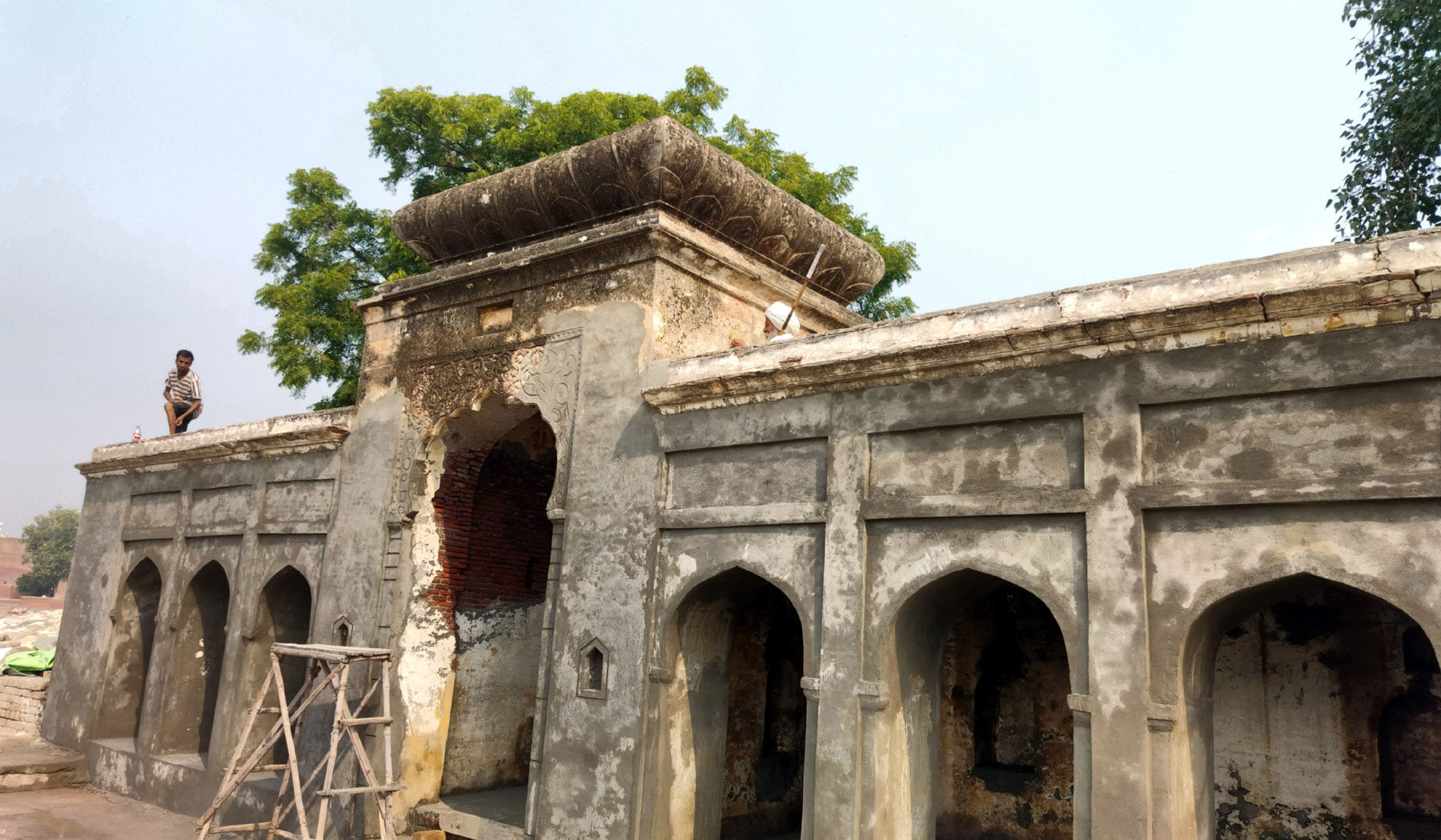 कलायत के प्राचीन कपिल मुनि सरोवर तट मंदिरों की श्रृंखला का आकर्षक स्वरूप। संवाद कलायत के प्राचीन कपिल मुनि सरोवर तट मंदिरों की श्रृंखला का आकर्षक स्वरूप। संवाद