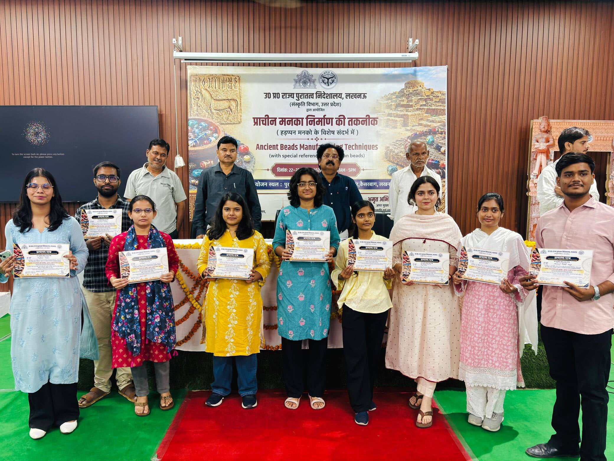 कार्यशाला में मनका बनाने का दिया गया प्रशिक्षण कार्यशाला में मनका बनाने का दिया गया प्रशिक्षण