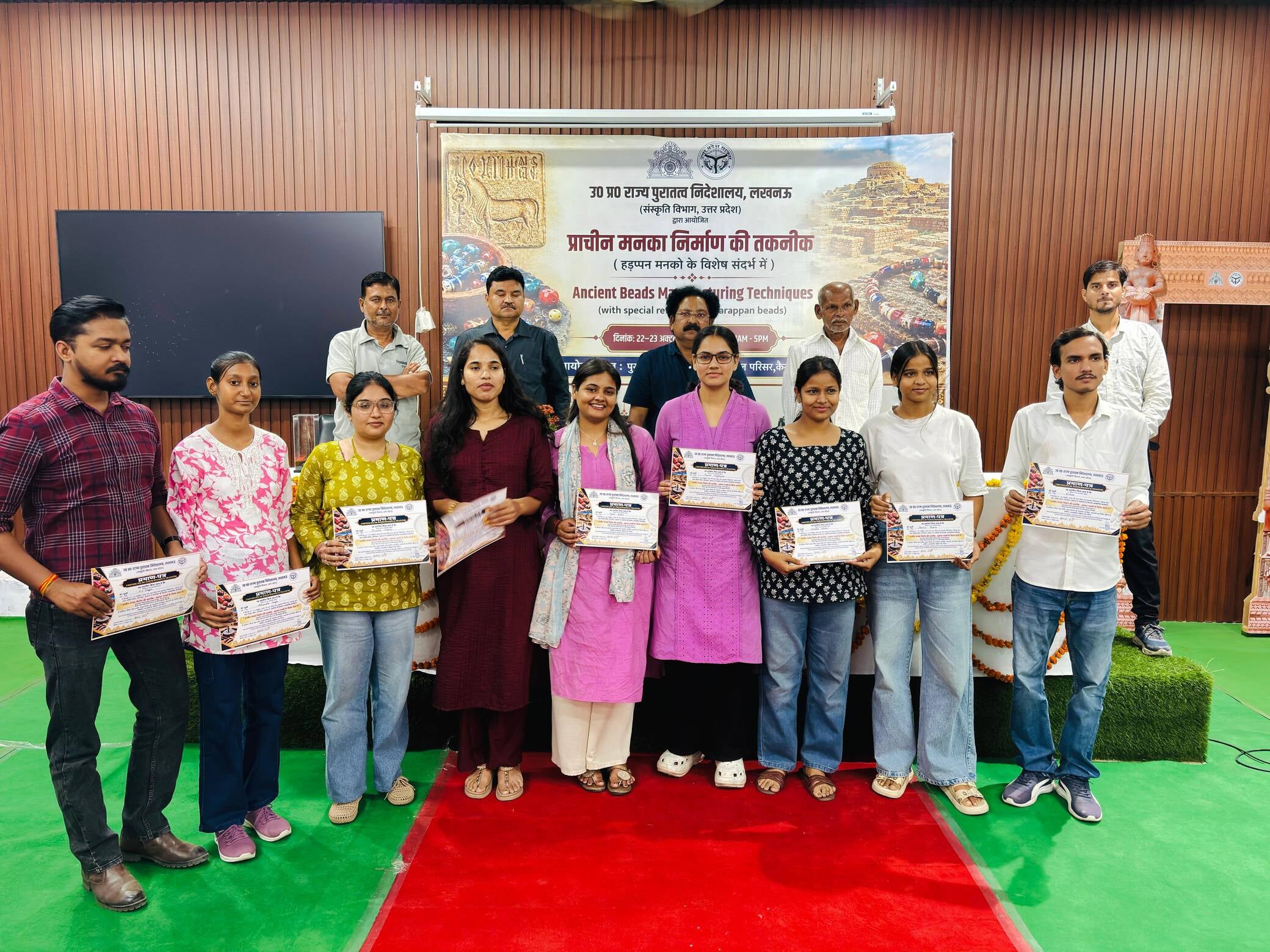 कार्यशाला में मनका बनाने का दिया गया प्रशिक्षण कार्यशाला में मनका बनाने का दिया गया प्रशिक्षण