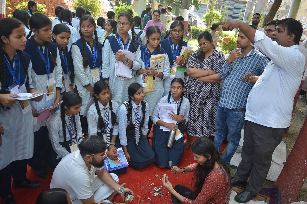 कार्यशाला में मनका बनाने का दिया गया प्रशिक्षण कार्यशाला में मनका बनाने का दिया गया प्रशिक्षण