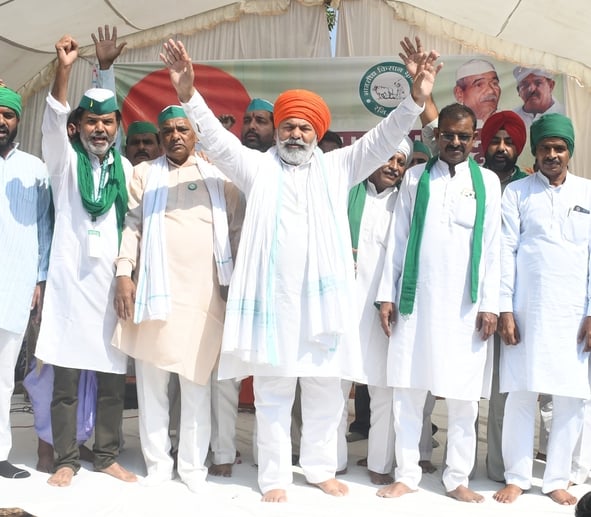 किसानों ने की महापंचायत।