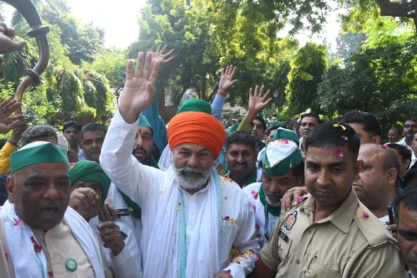 किसानों ने की महापंचायत।