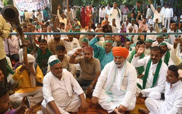 किसानों ने की महापंचायत।