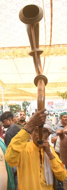 किसानों ने की महापंचायत।