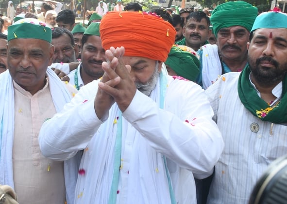 किसानों ने की महापंचायत।