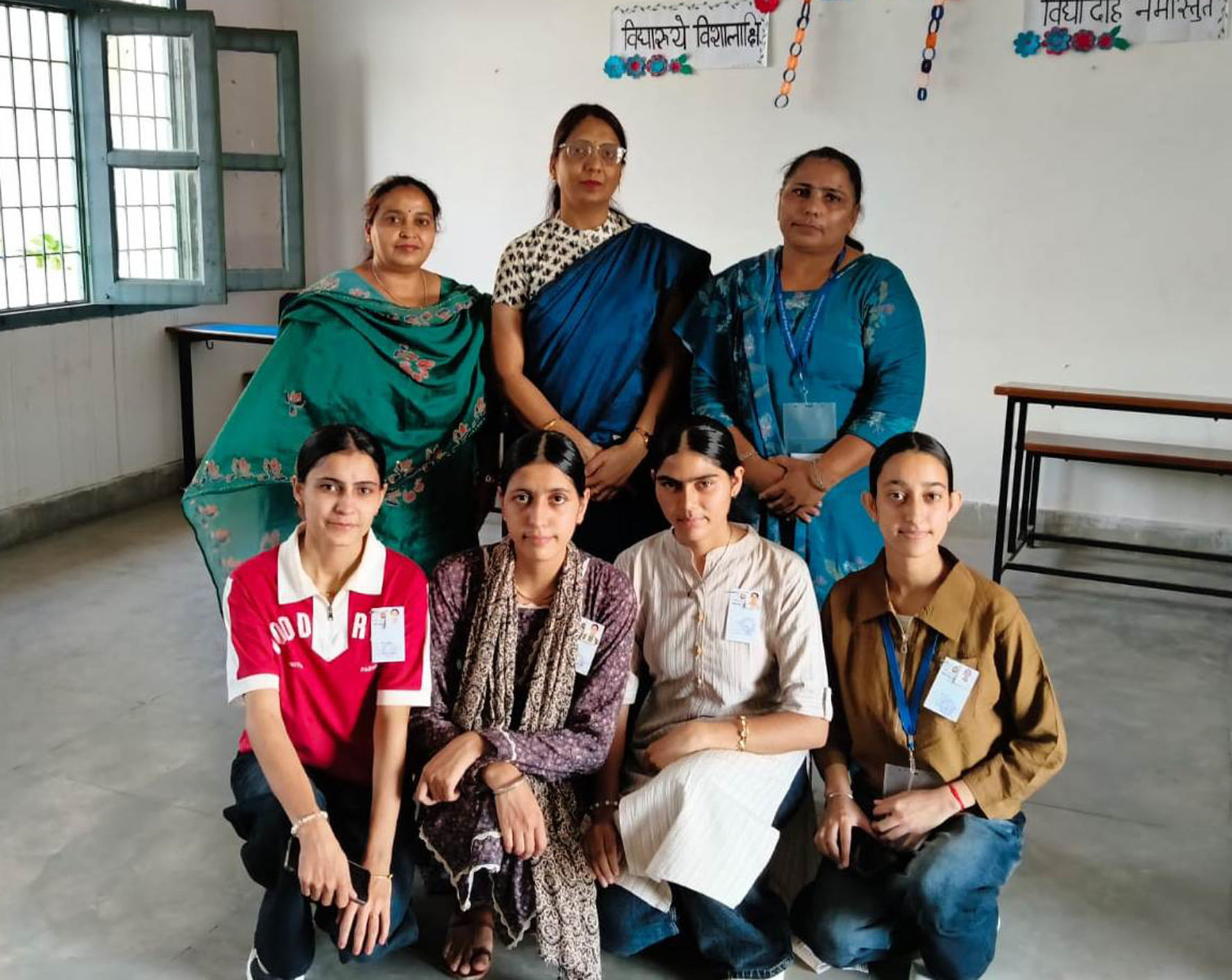 खेल-कूद प्रतियोगिता में विजयी रही छात्राओं के साथ प्रबंधन सदस्य। कालेज खेल-कूद प्रतियोगिता में विजयी रही छात्राओं के साथ प्रबंधन सदस्य। कालेज