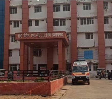 महिला अस्पताल में ईरिक्शे पर लाया गया मरीजों का भोजन। संवाद महिला अस्पताल में ईरिक्शे पर लाया गया मरीजों का भोजन। संवाद