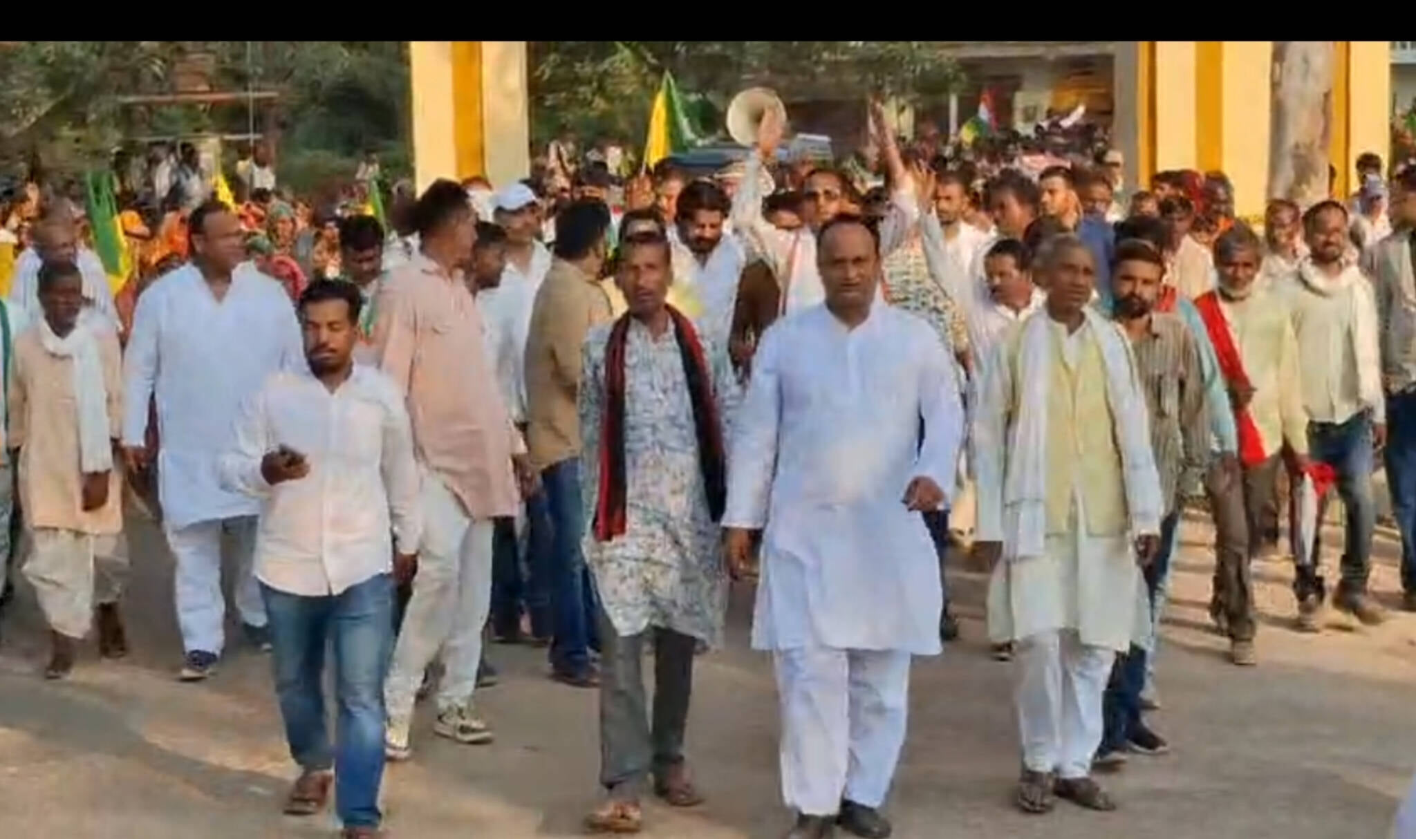 पन्ना में विस्थापितों के हक की लड़ाई: उमंग सिंघार ने किया कलेक्ट्रेट का घेराव, मुआवजे में पक्षप पन्ना में विस्थापितों के हक की लड़ाई: उमंग सिंघार ने किया कलेक्ट्रेट का घेराव, मुआवजे में पक्षप