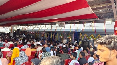 चुरहट में पहुंची ट्रेन,अब लोगों को मिली मेमू ट्रेन की सौगात