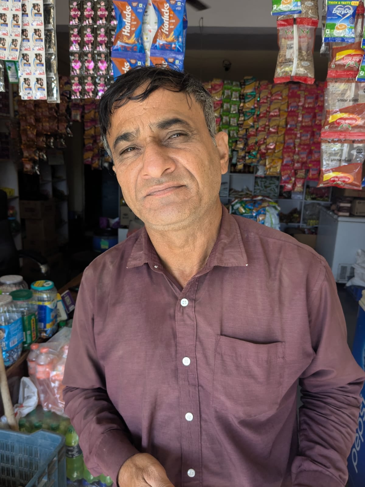 बद्दी के हाऊसिंग बोर्ड कालोनी के फेज पांच की उखड़ी सड़क- संवाद।