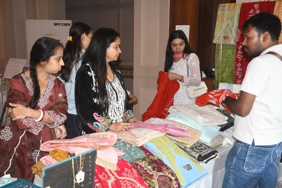 फैशन फिएस्टा कार्यक्रम में प्रतिभागियों ने लिया हिस्सा फैशन फिएस्टा कार्यक्रम में प्रतिभागियों ने लिया हिस्सा