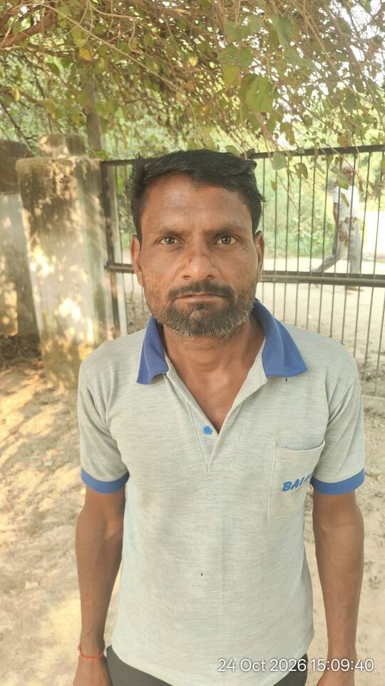 फोटो 11::शहर के एसडी कॉलेज में बने बूथ पर मतदाताओं को जानकारी देते बीएलओ। संवाद फोटो 11::शहर के एसडी कॉलेज में बने बूथ पर मतदाताओं को जानकारी देते बीएलओ। संवाद