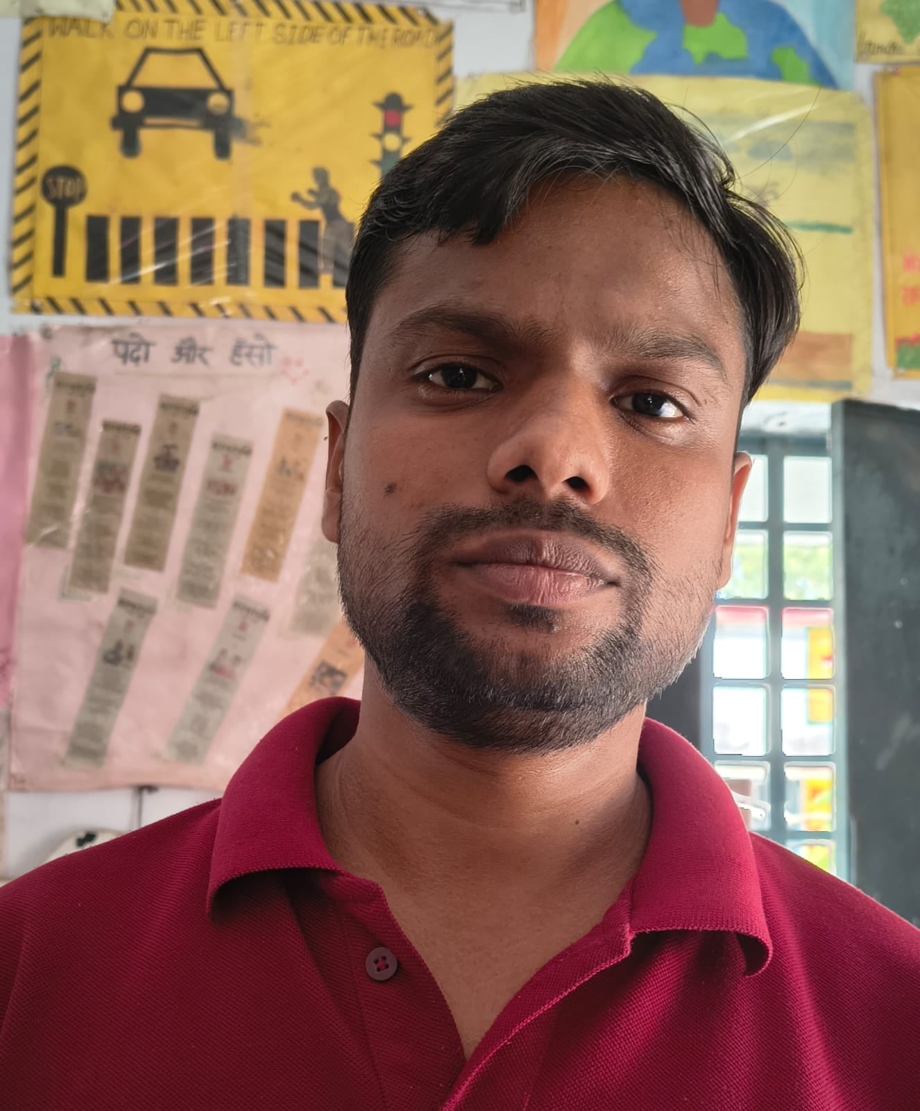 फोटो 11::शहर के एसडी कॉलेज में बने बूथ पर मतदाताओं को जानकारी देते बीएलओ। संवाद फोटो 11::शहर के एसडी कॉलेज में बने बूथ पर मतदाताओं को जानकारी देते बीएलओ। संवाद