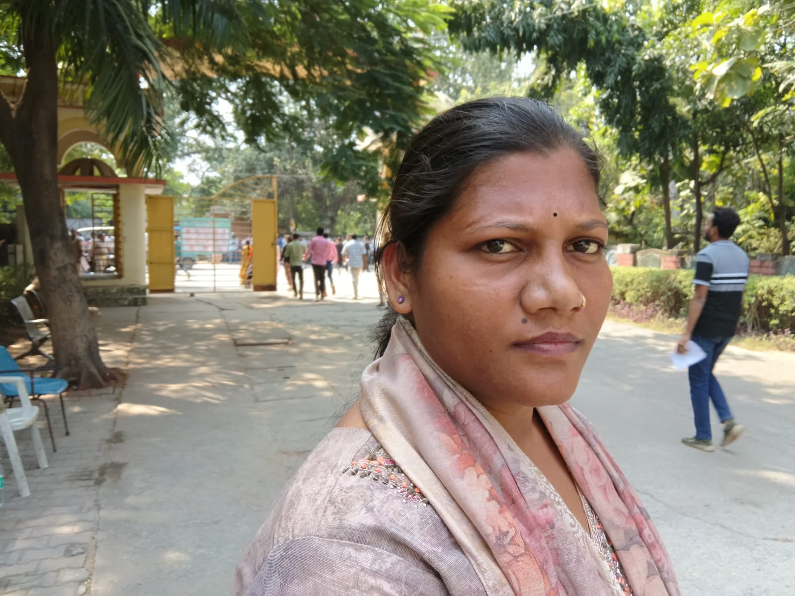 फोटो-18- पंडित जेएन कालेज से बाहर निकलते अभ्यर्थी। संवाद फोटो-18- पंडित जेएन कालेज से बाहर निकलते अभ्यर्थी। संवाद