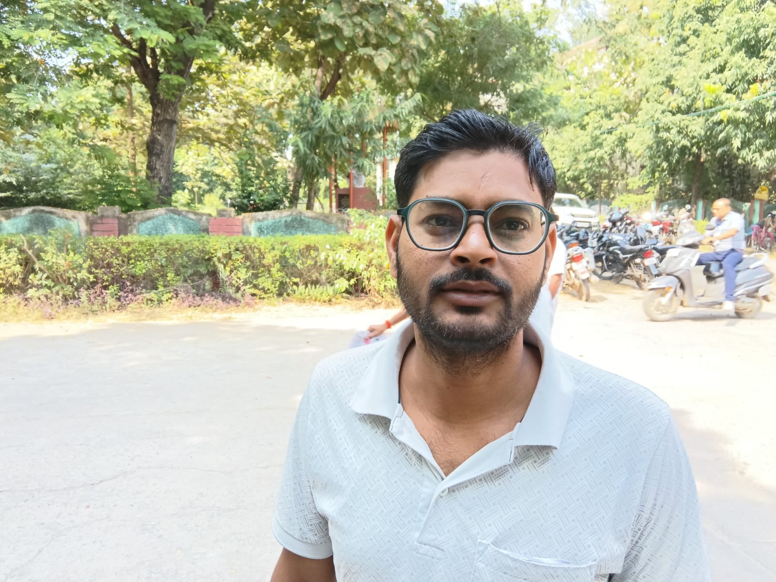 फोटो-18- पंडित जेएन कालेज से बाहर निकलते अभ्यर्थी। संवाद फोटो-18- पंडित जेएन कालेज से बाहर निकलते अभ्यर्थी। संवाद