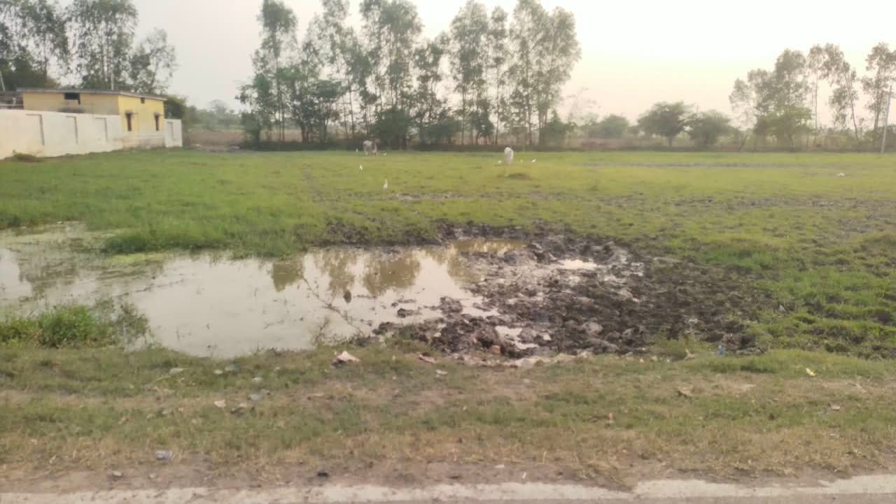 फोटो 25 एचएएमपी 05- बिवांर कस्बे का ऊबड़-खाबड़ खेल मैदान। संवाद