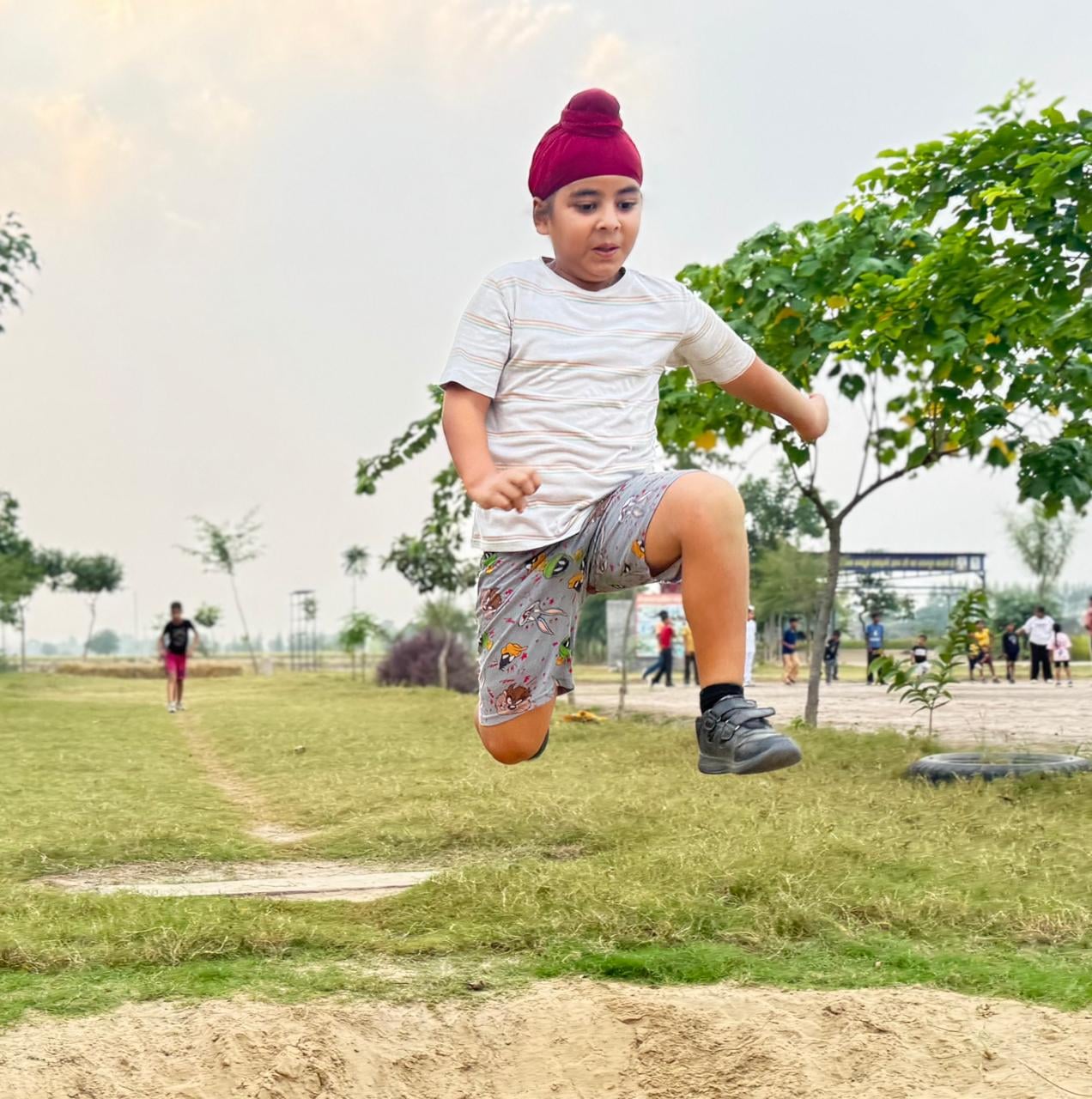 गुम्मटसर स्पोर्ट्स एकेडमी द्वारा आयोजित खेल प्रतियोगिता हाई जंप में भाग लेते हुए खिलाड़ी। :संवा गुम्मटसर स्पोर्ट्स एकेडमी द्वारा आयोजित खेल प्रतियोगिता हाई जंप में भाग लेते हुए खिलाड़ी। :संवा