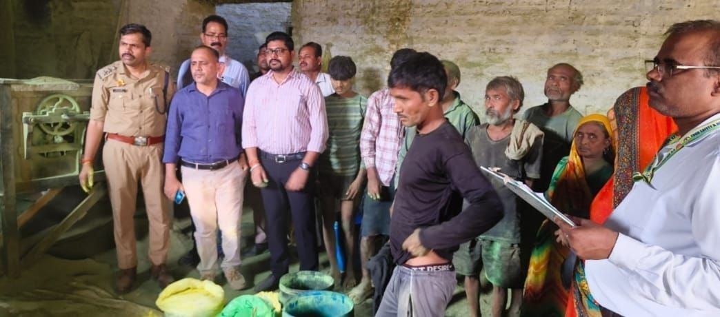 जलालाबाद में सौंफ के लिए इस कलर का इस्तेमाल होता था। संवाद जलालाबाद में सौंफ के लिए इस कलर का इस्तेमाल होता था। संवाद