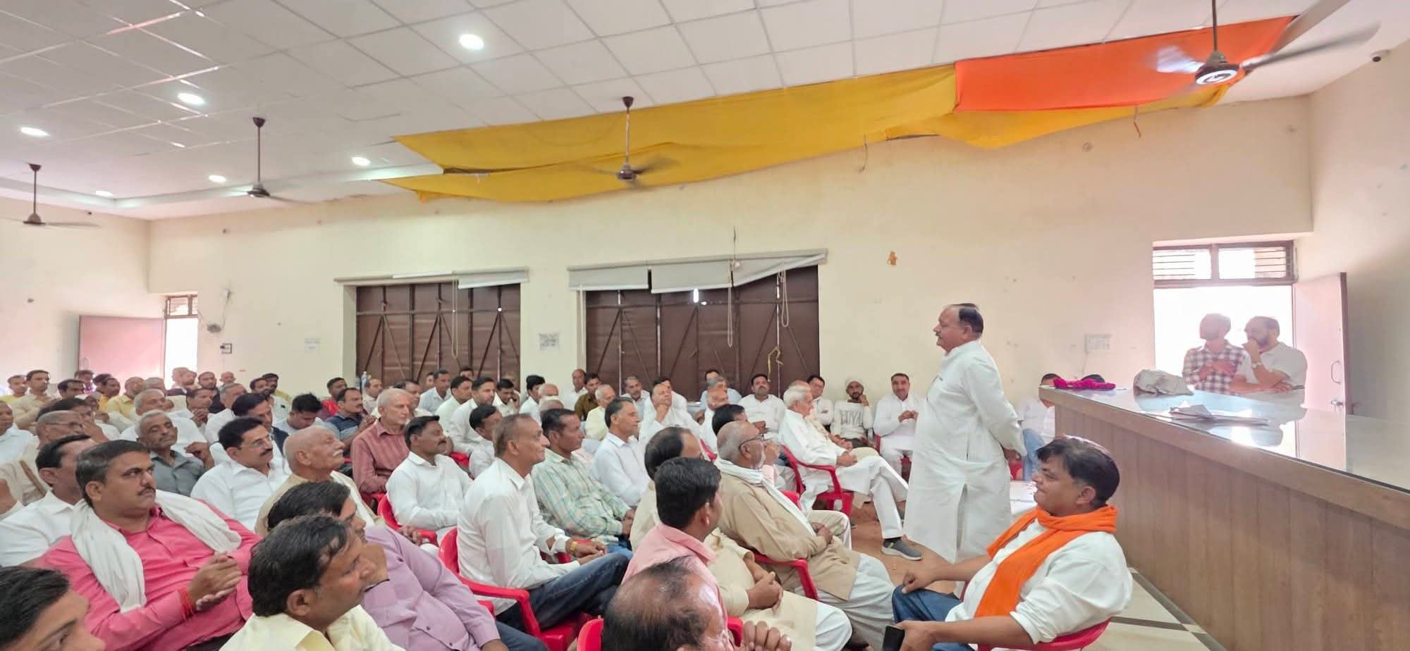 जानी खुर्द। जानी में भाजपा कार्यकर्ता दीपावली मिलन समारोह में हिस्सा लेते हुए फोटो संवाद