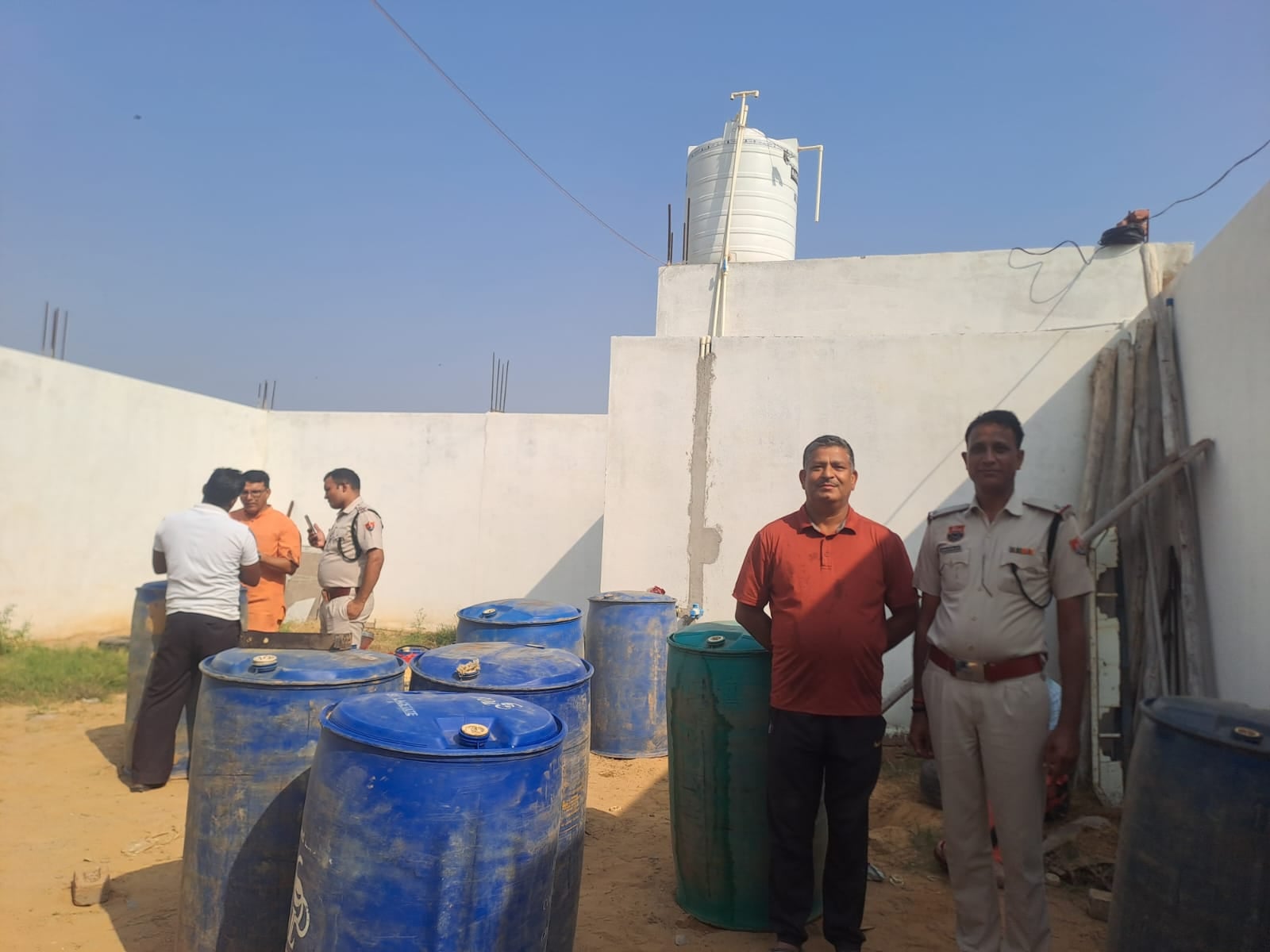 कार्रवाई करते पुलिस की टीम। स्रोत : पुलिस कार्रवाई करते पुलिस की टीम। स्रोत : पुलिस