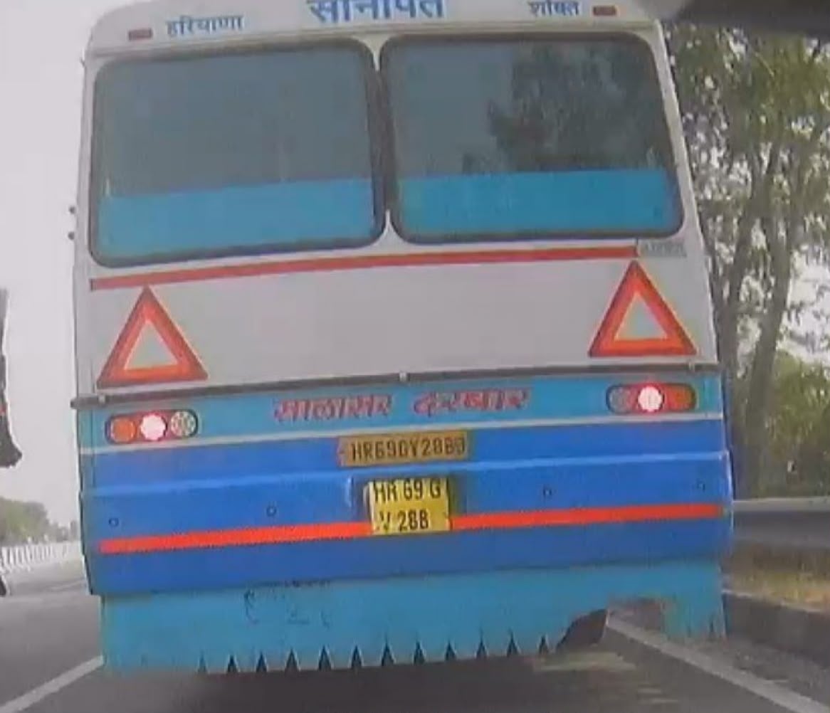 लापरवाही और तेज रफ्तार से बस चलाता चालक। स्तोत सोशल मीडिया