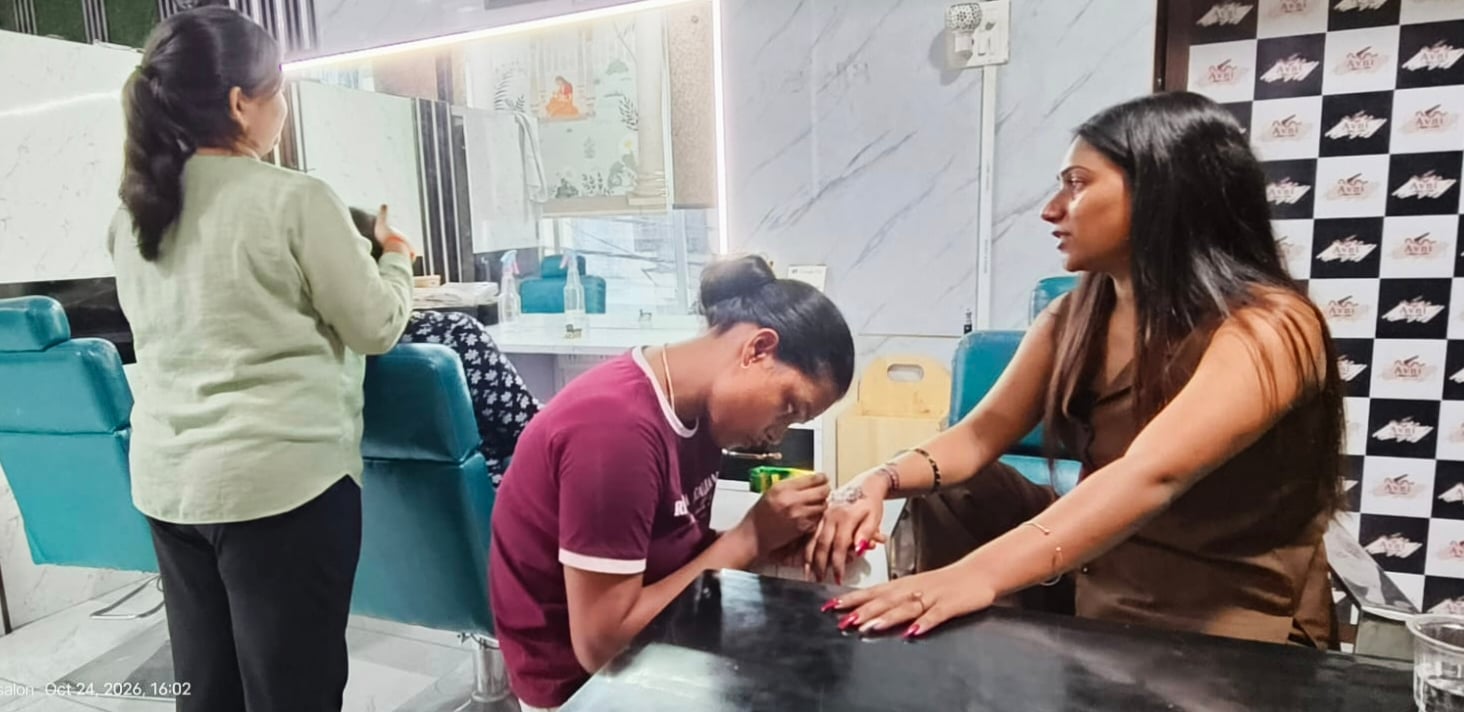 मेंहदी की अलग अलग डिजाइन। संवाद मेंहदी की अलग अलग डिजाइन। संवाद