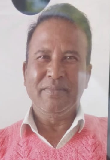नजीबाबाद-रायपुर सादात के बीच सड़क दुर्घटना में मरे उमेश की मौत पर गमजदा परिजन। संवाद