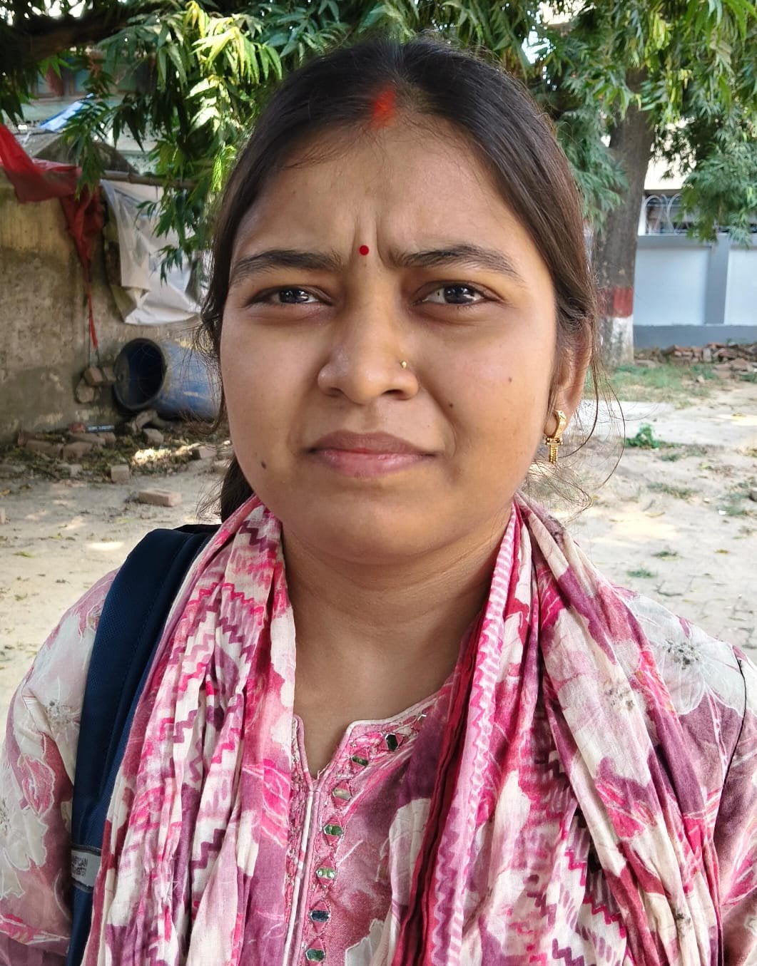 पीईटी परीक्षा जीजीआईसी में अभ्यर्थियों की गेट पर जांच करती पुलिस। संवाद पीईटी परीक्षा जीजीआईसी में अभ्यर्थियों की गेट पर जांच करती पुलिस। संवाद
