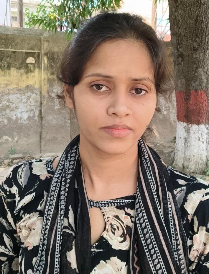पीईटी परीक्षा जीजीआईसी में अभ्यर्थियों की गेट पर जांच करती पुलिस। संवाद पीईटी परीक्षा जीजीआईसी में अभ्यर्थियों की गेट पर जांच करती पुलिस। संवाद