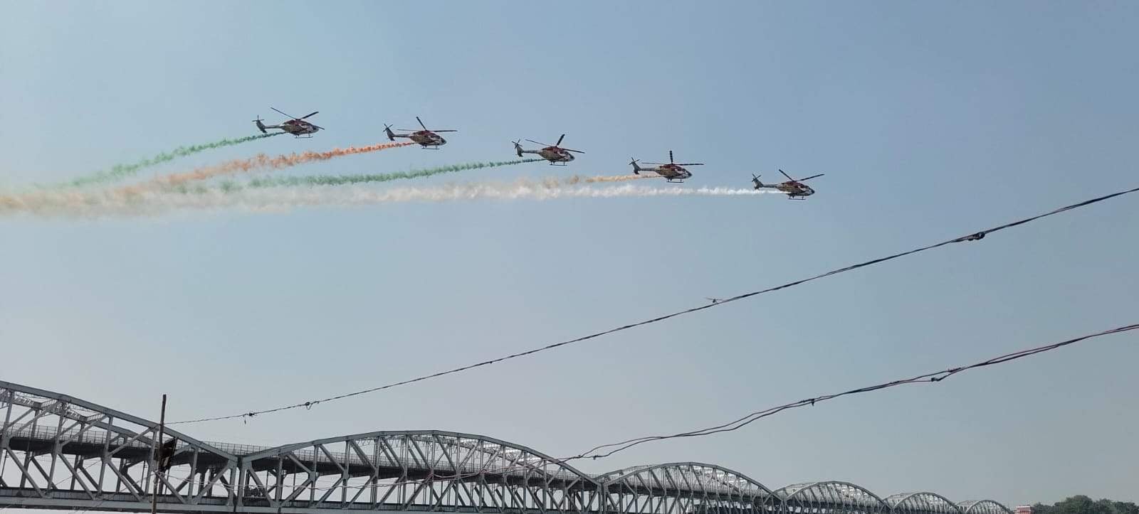 पड़ाव के डोमरी में एयर शो देखने उमड़ी भीड़। संवाद पड़ाव के डोमरी में एयर शो देखने उमड़ी भीड़। संवाद
